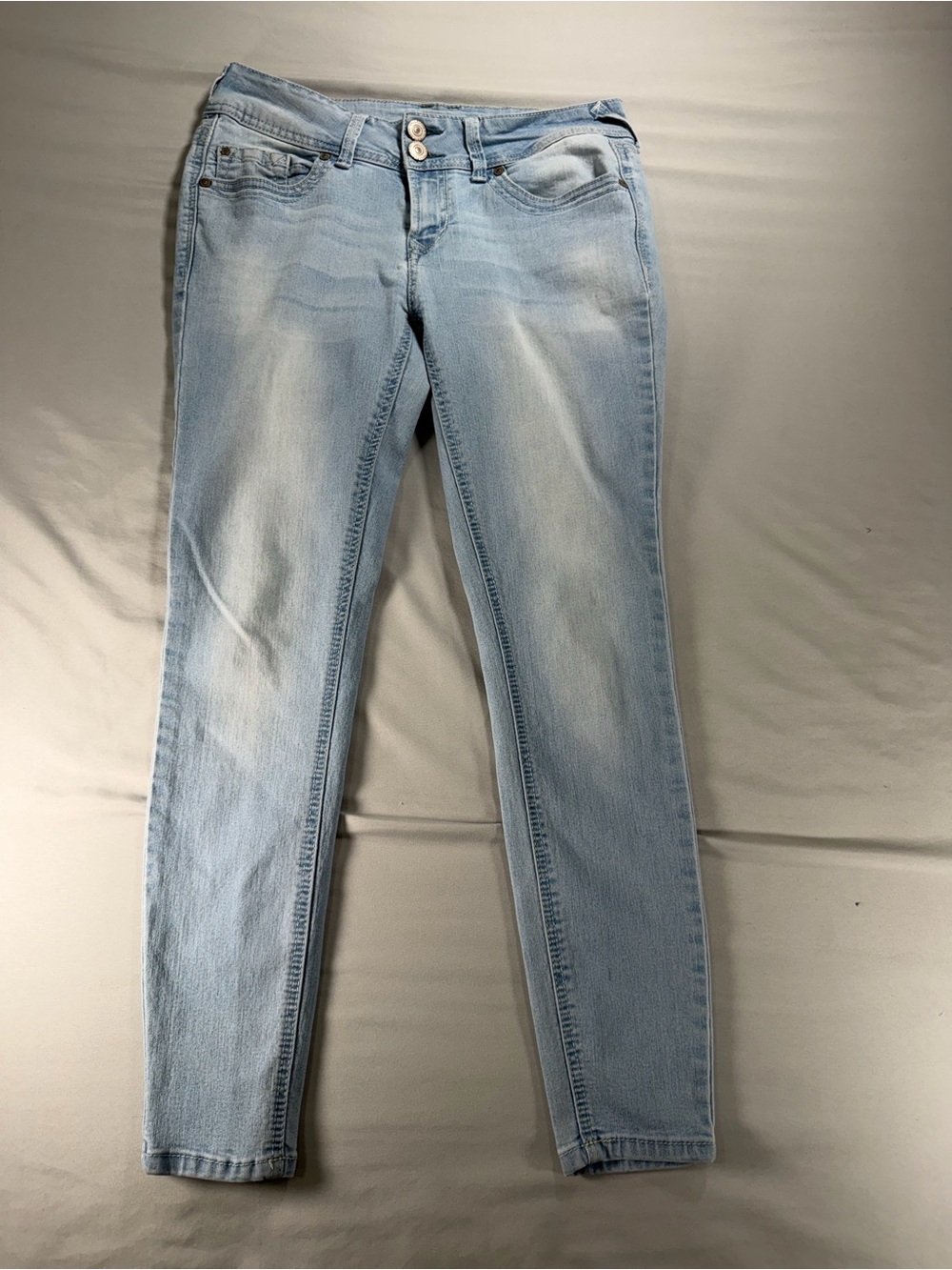 Wallflower Size 7 Skinny Jeans Light Wash Juniors Denim #1110